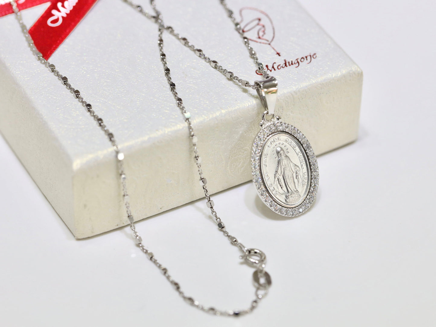 Wundertätige Medaille für Frauen, Sterlingsilber 925, hochdetaillierte Medaille, klare kubische Zirkoniummedaille, edler Schmuck, Medaille Unserer Lieben Frau von der Gnade
