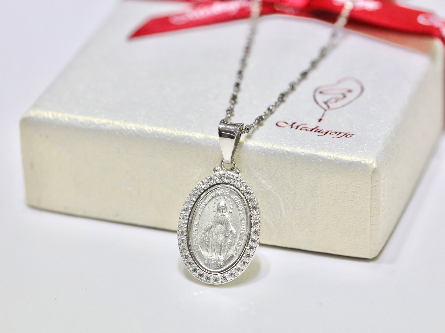 Wundertätige Medaille für Frauen, Sterlingsilber 925, hochdetaillierte Medaille, klare kubische Zirkoniummedaille, edler Schmuck, Medaille Unserer Lieben Frau von der Gnade