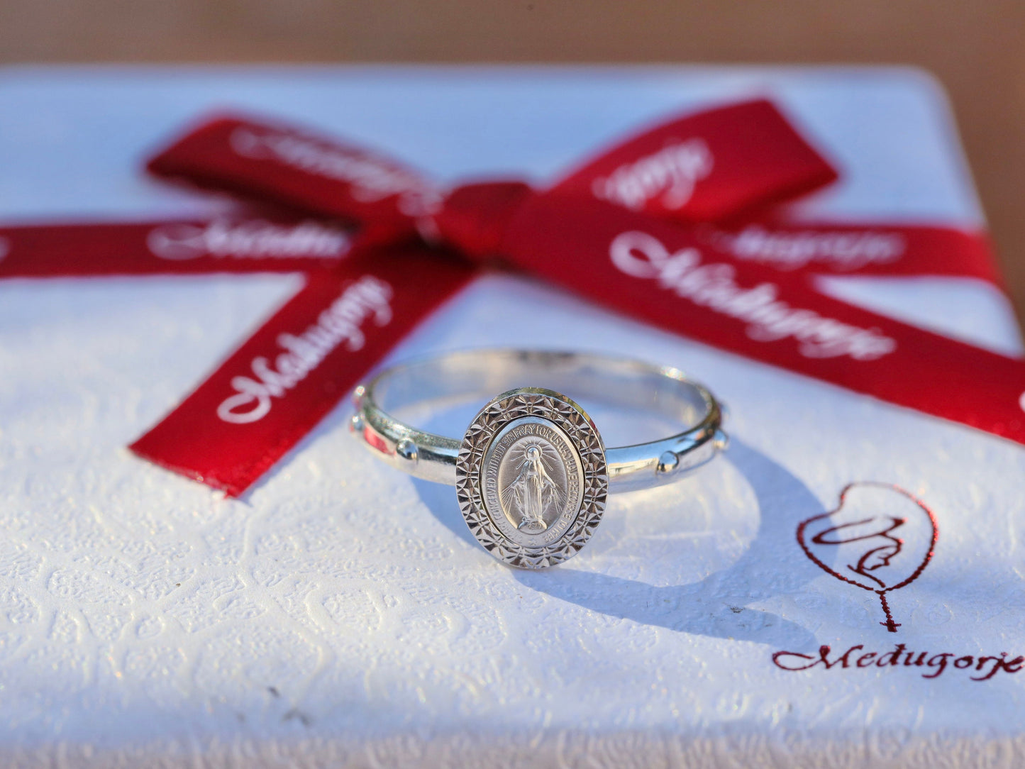 Anillo de rosario, anillo de Medalla Milagrosa, rosario de plata de ley 925, anillo de cuentas de oración, Virgen María talla diamante, delicado anillo católico con Nuestra Señora