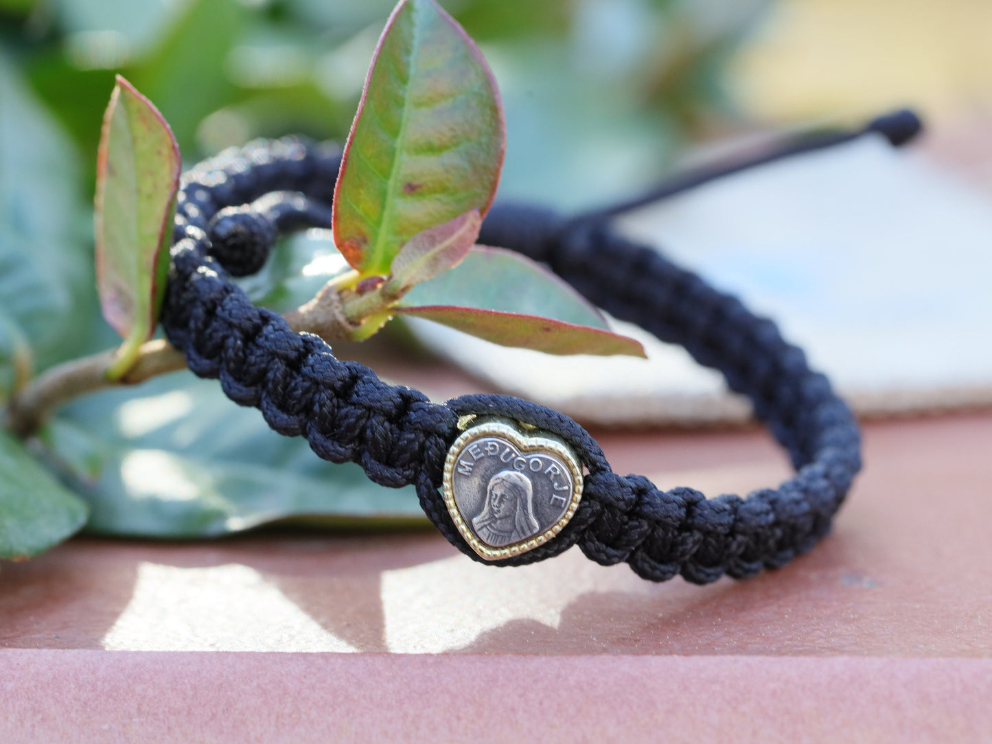Pulsera resistente con dije de Nuestra Señora, pulsera estilo macramé con Reina de la Paz, pulsera de plata de ley 925 para mujer, pulsera de cordón negro