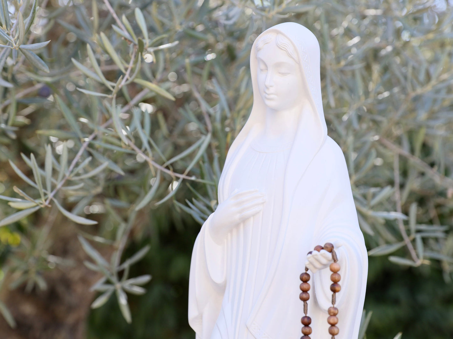 Estatua de Medjugorje, estatua grande de la Reina de la Paz, estatua al aire libre de Nuestra Señora, estatua blanca para el jardín, estatua de resina, estatua de 23 pulgadas para el altar
