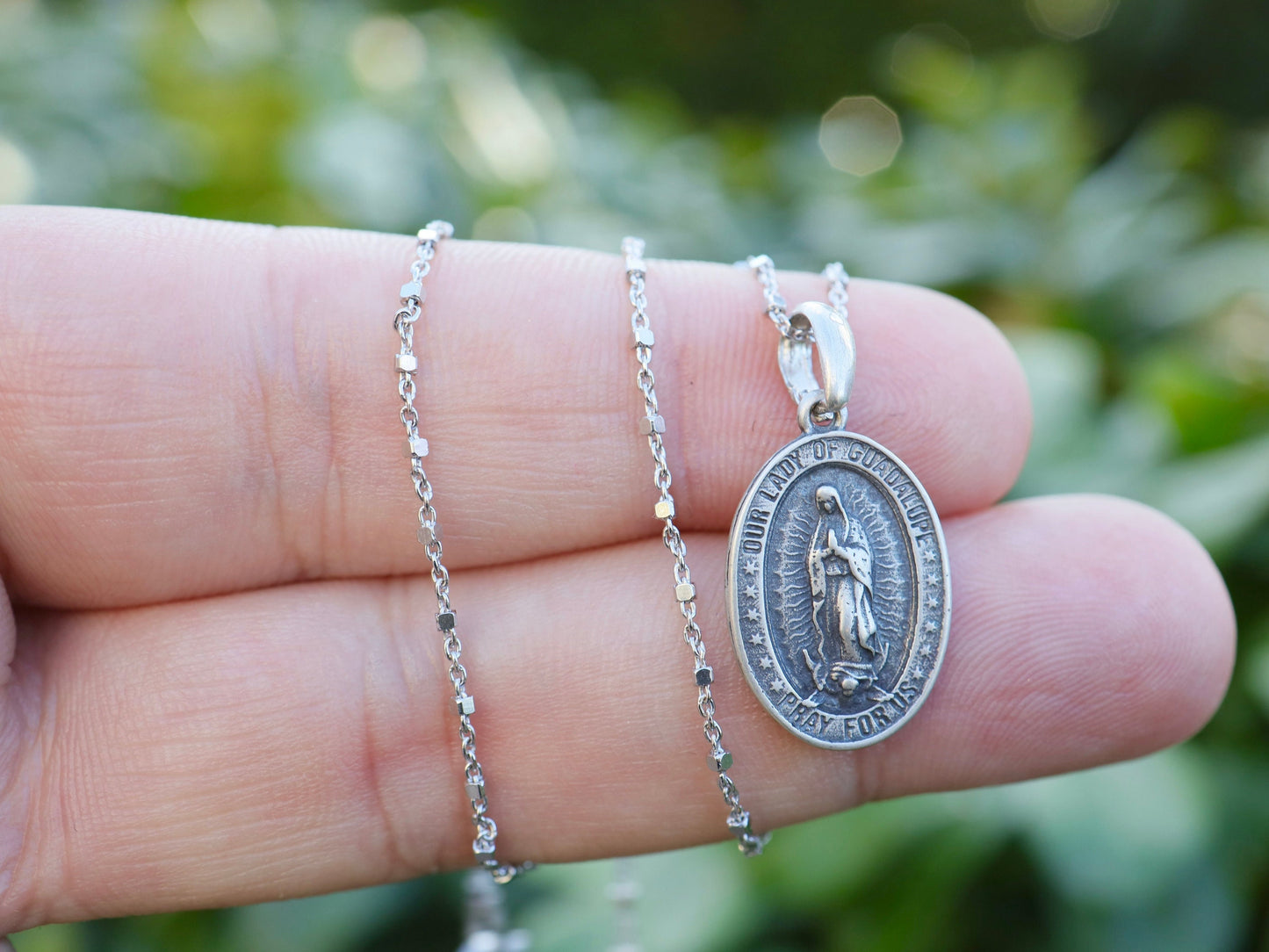 Medalla Nuestra Señora de Guadalupe, colgante Virgen María de Guadalupe plata de ley 925, encanto de plata antigua de Guadalupe, collar para mujer