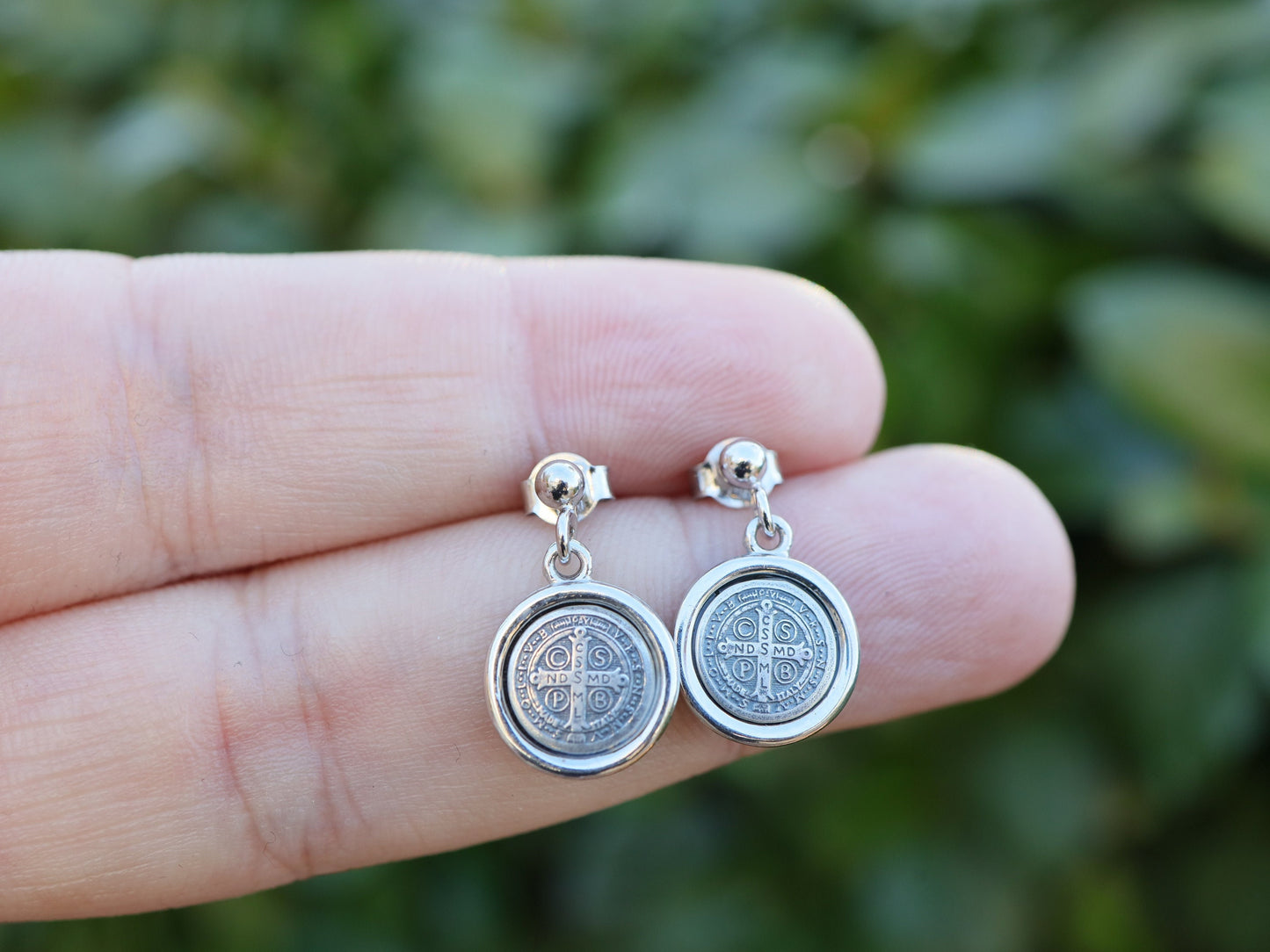 Pendientes de San Benito, plata de ley 925, pendientes en miniatura, pendientes religiosos delicados, pendientes de plata antiguos para mujer, look vintage