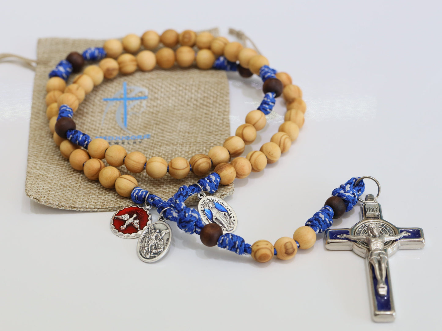 Rosario paracord, rosario de madera, rosario de madera de olivo, rosario guerrero, crucifijo de San Benito, San Miguel Espíritu Santo y rosario medalla milagrosa