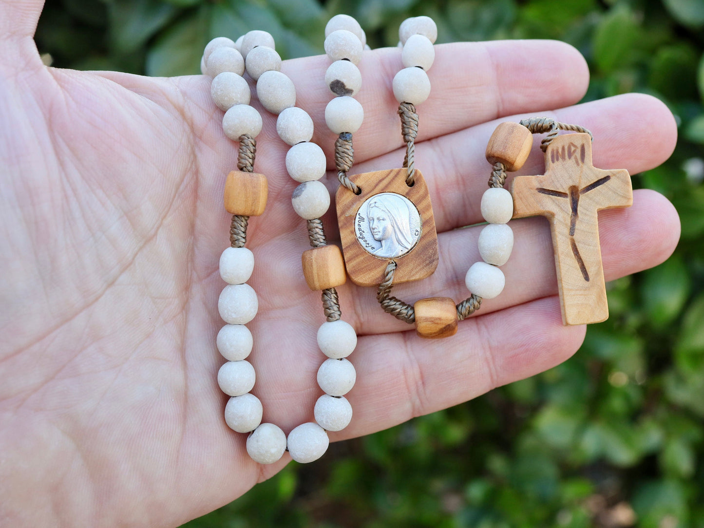 Cuentas de rosario de piedra pulida fina, rosario de piedra de Medjugorje, rosario de Cross Mountain, rosario católico tradicional, pieza central del rosario de madera de olivo