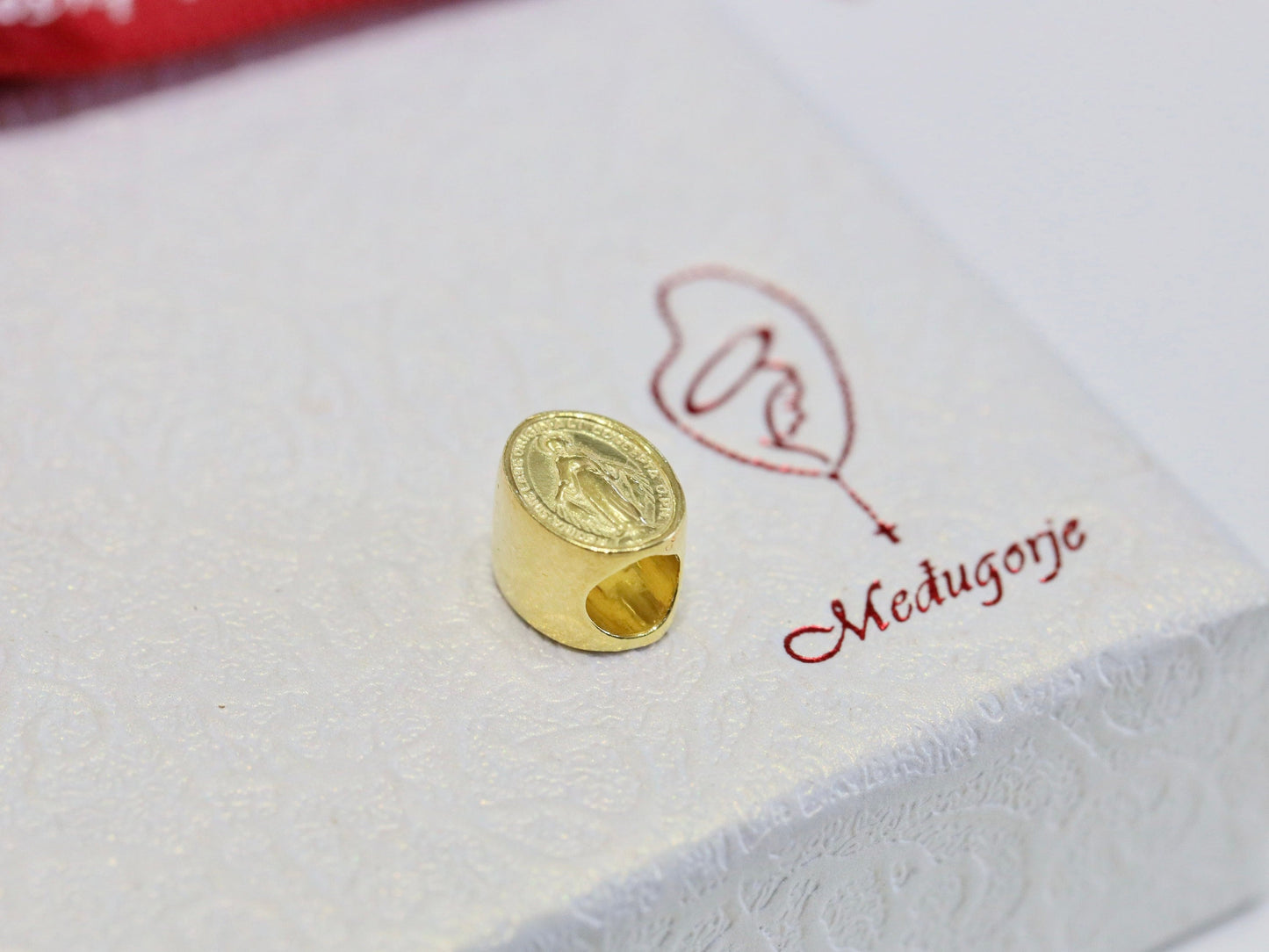 Medalla Milagrosa, encanto compatible con Pandora, encanto de pulsera, encanto católico, encanto chapado en oro, plata de ley 925, encanto de Nuestra Señora de Gracia