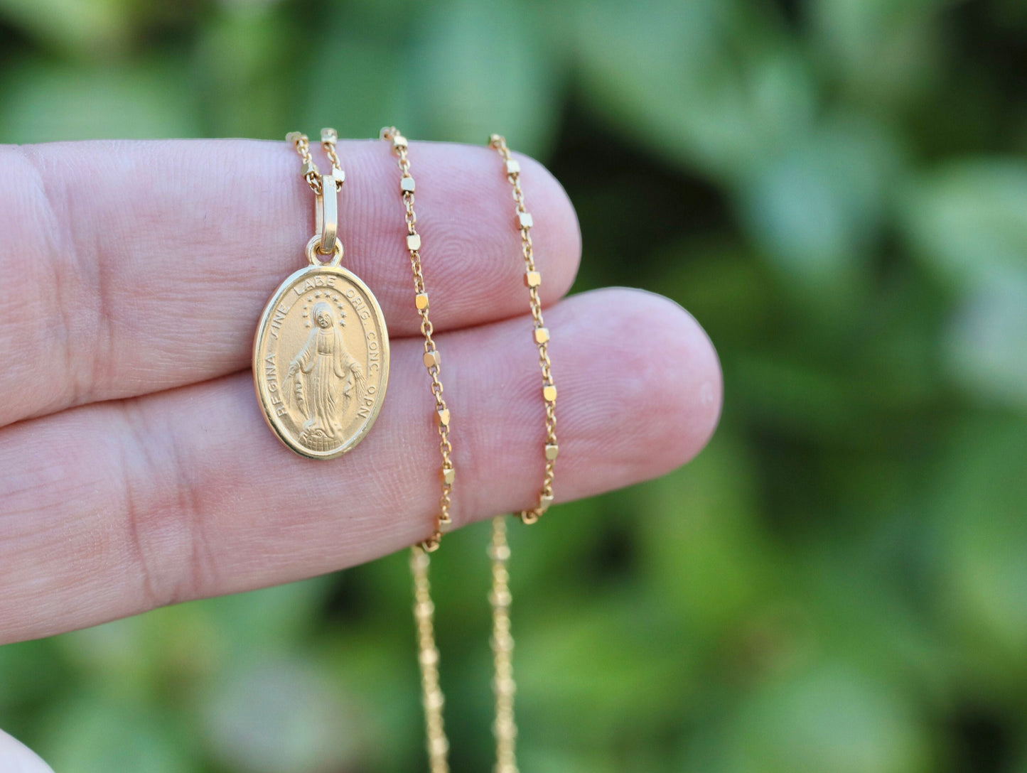 Collar de medalla milagrosa de plata de ley chapada en oro de 18 kt, colgante de plata de Nuestra Señora de Gracia relleno de oro, Medalla Milagrosa de Medjugorje