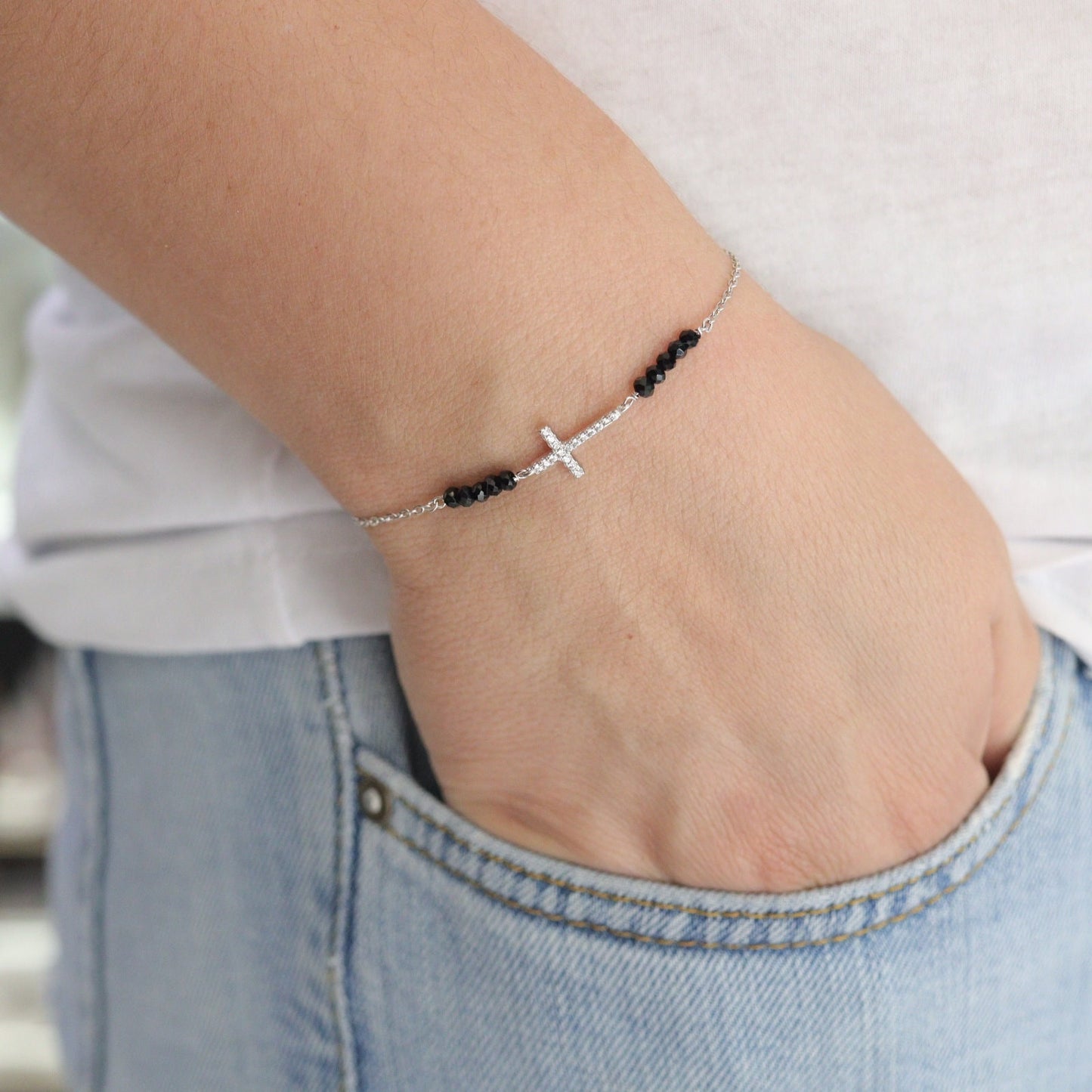 Pulsera cruzada de circonio en miniatura con cuentas de rosario de ónix negro tamaño ajustable, pulsera cruzada de turmalina negra, pulsera para mujer