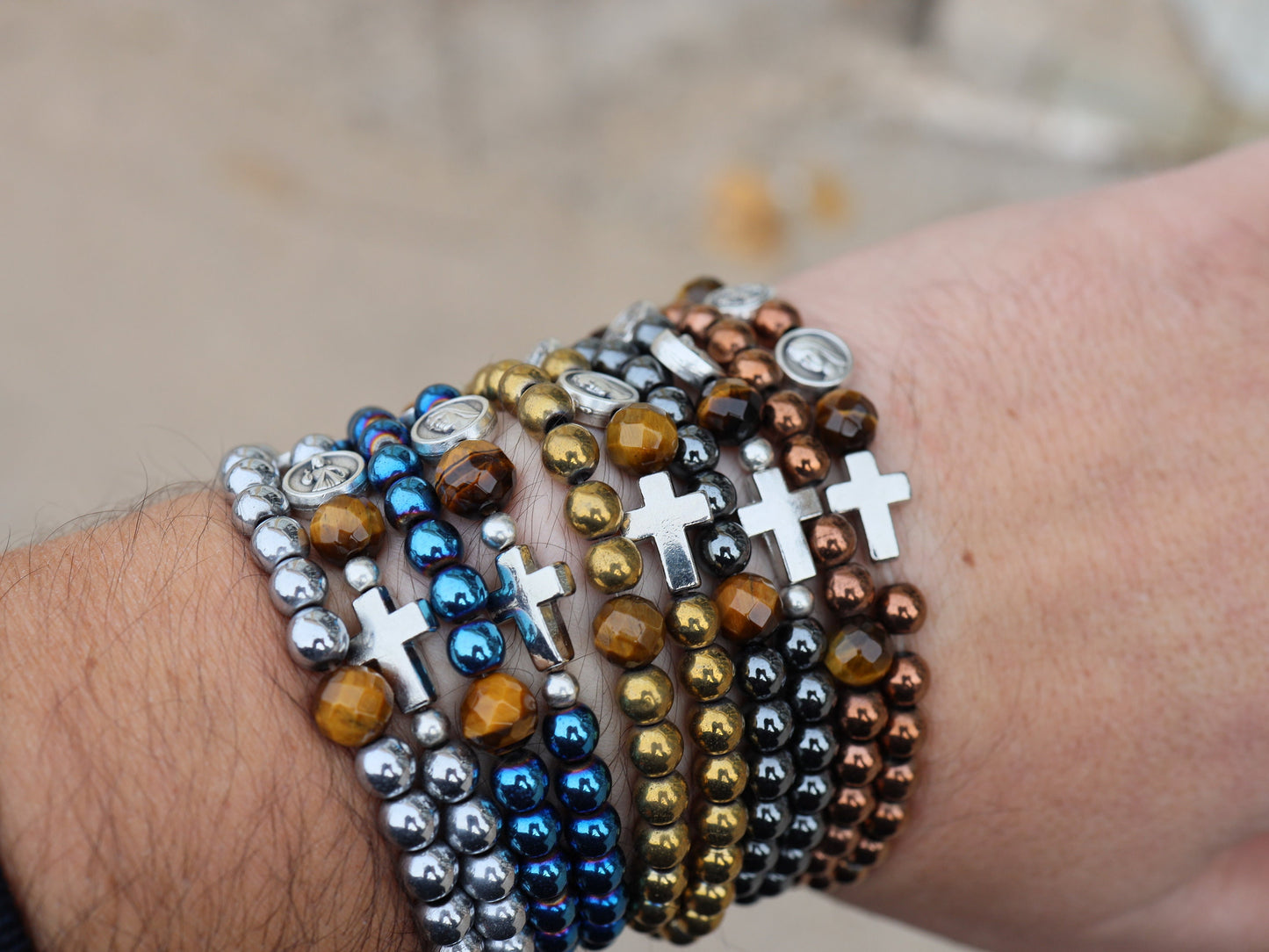 Pulsera de rosario completo Medjugorje de hematita chapada en oro, pulsera de rosario de cinco décadas, rosario ajustable Medjugorje con medalla de San Benito