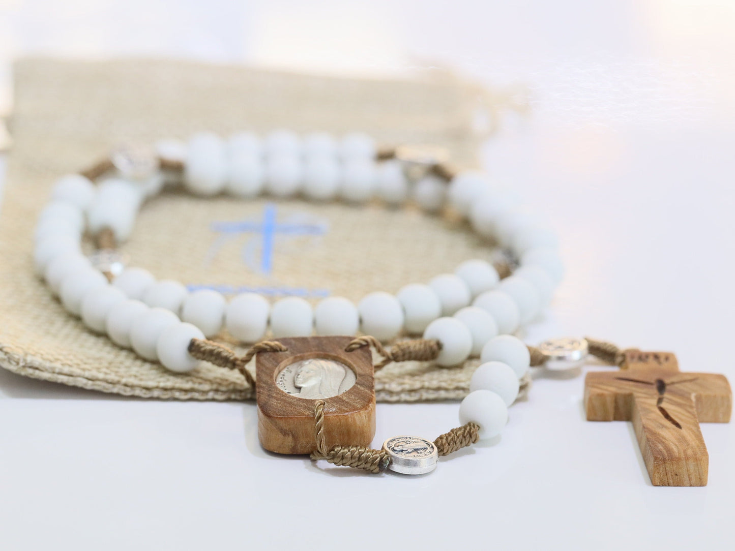 Cuentas de rosario Medjugorje blanco pastel, rosario de madera, centro de mesa y cruz de vestuario, cuentas de rosario de la Divina Misericordia y Nuestra Señora, rosario hecho a mano
