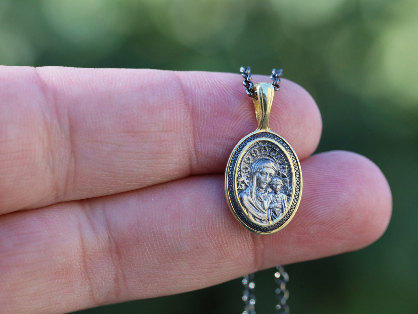 Medalla Nuestra Señora con el Niño Jesús, medalla icono estilo bizantino, plata de primera ley bañada en oro, colgante para mujer, medalla mitra de dios estilo barroco