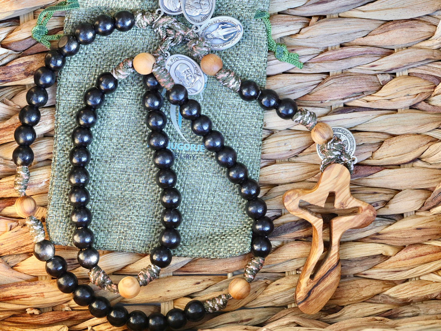 Rosario Paracord grande de 10 mm, rosario de madera, regalo católico, rosario táctico, rosario de cuentas negras para hombre, rosario de cruz grande, rosario de Medjugorje