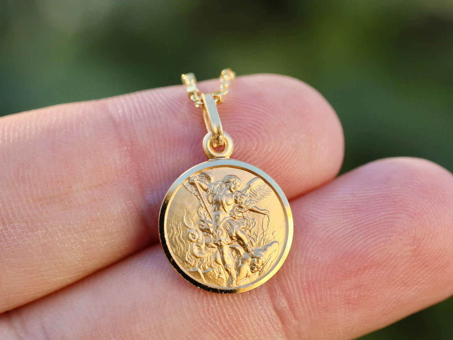 Medalla de San Miguel, medalla de plata de primera ley con baño de oro de 18k, medalla en miniatura, medalla católica, medalla para adolescente, medalla delicada, medalla redonda