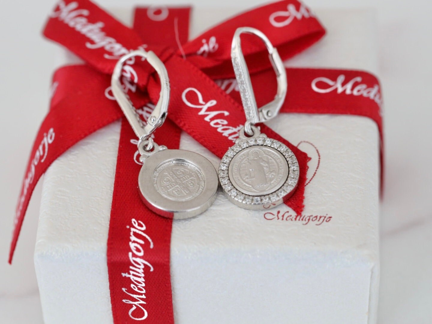 Pendientes de San Benito, pendientes de medalla de San Benito de plata de ley 925, pendientes de San Benito de espalda, pendientes de medalla de cruz católica