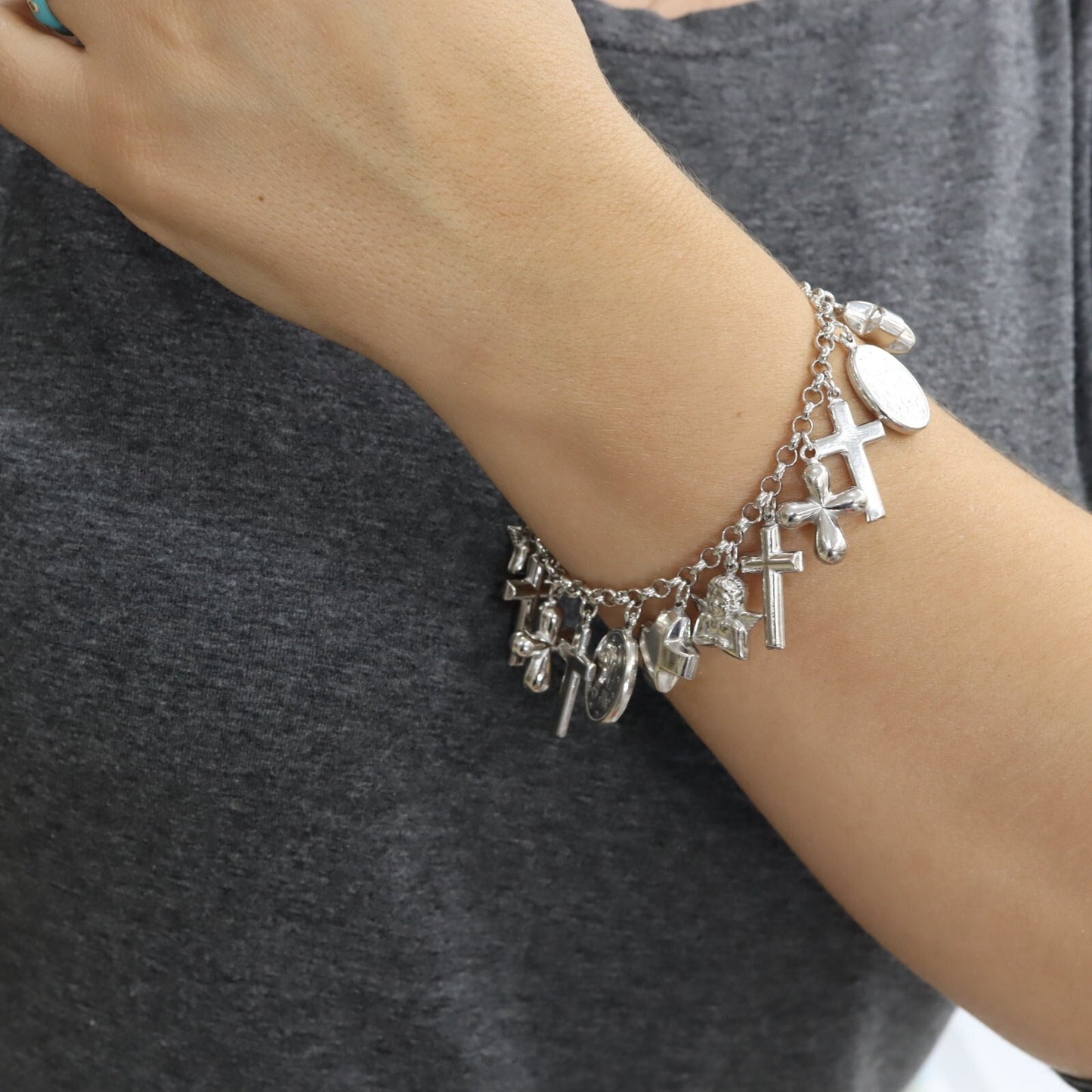Pulsera de plata de ley con múltiples dijes, pulsera Medalla Milagrosa, pulsera cruzada, pulsera colgante con múltiples colgantes, pulsera de mujer católica