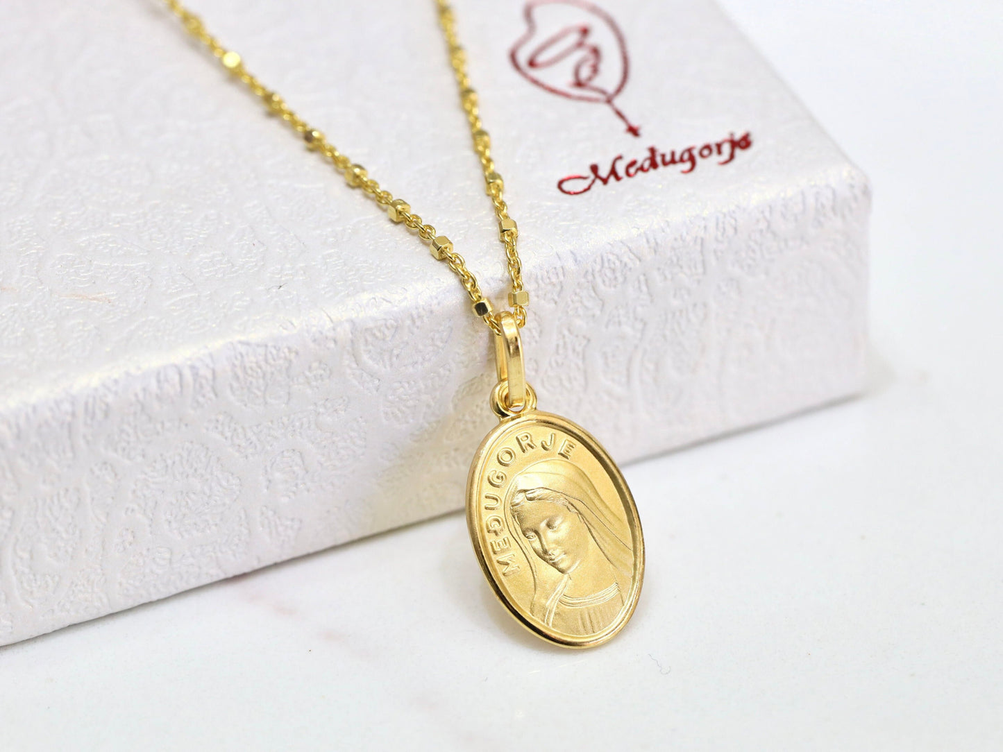 Medalla de Nuestra Señora de Medjugorje, colgantes de la Reina de la Paz, collar de plata de ley de 18 pulgadas de la Reina de la Paz, colgante de la Madre María de 18 mm