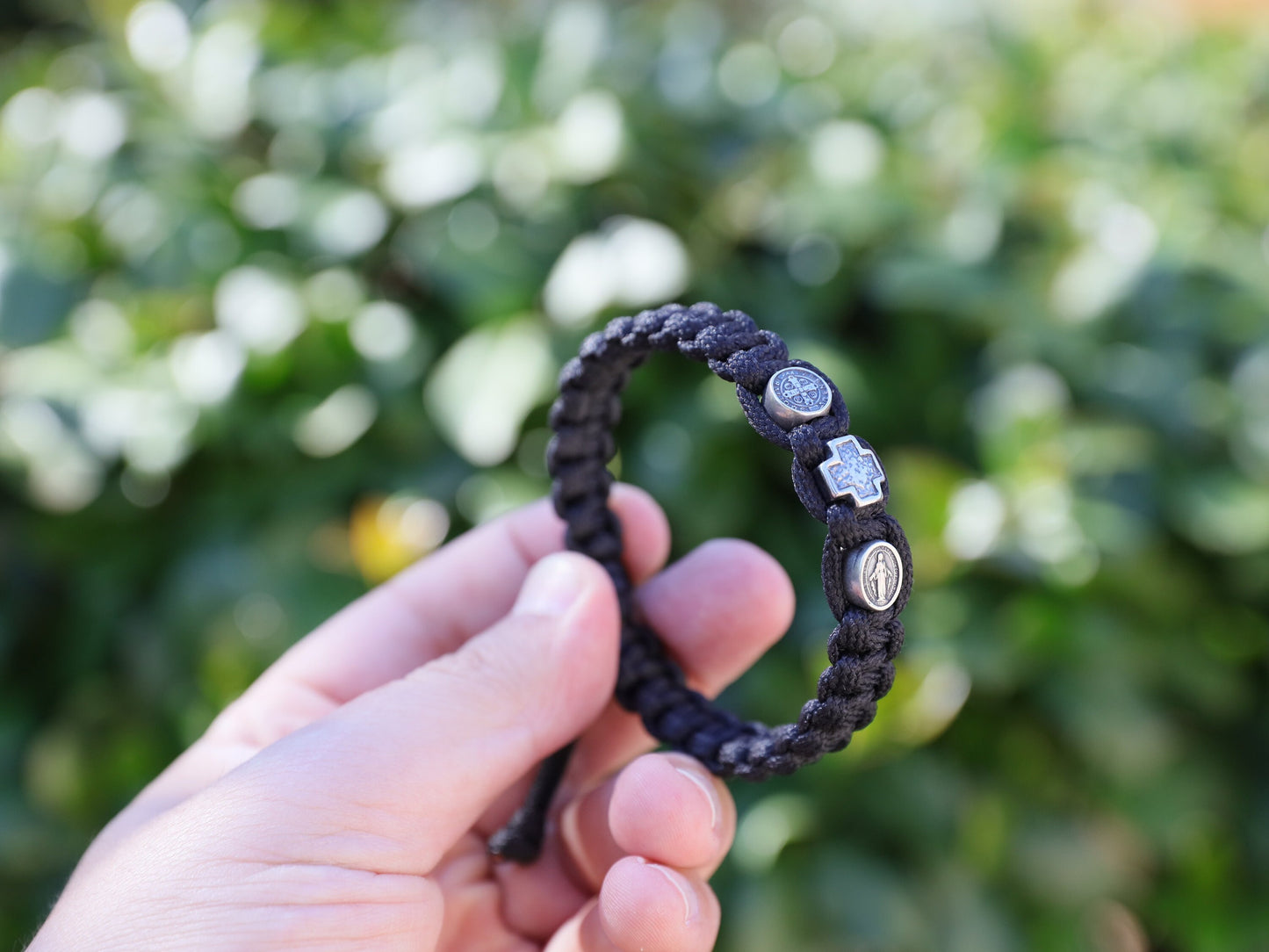 Pulsera paracord para hombre, pulsera de plata de ley 925, pulsera católica, pulsera de cruz de San Benito y Medalla Milagrosa, pulsera resistente