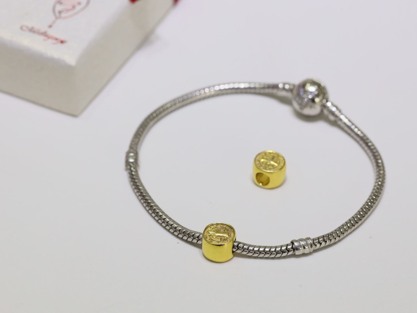 Cuenta compatible con pulsera San Benito Pandora, encanto de plata de ley 925, encanto de pulsera de estilo europeo, medalla de San Benito chapada en oro