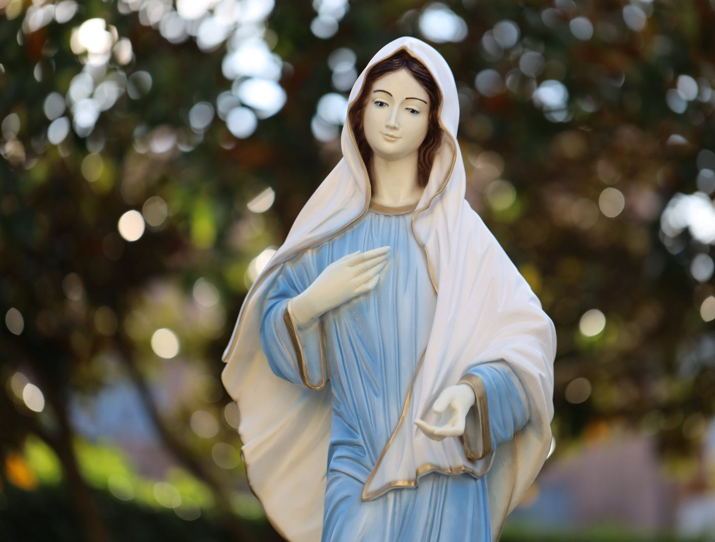 Estatua de Medjugorje de 90 cm, escultura de Nuestra Señora Reina de la Paz, estatua de polvo de mármol de Medjugorje, estatua de la Virgen Azul, estatua de Nuestra Señora de 35 pulgadas