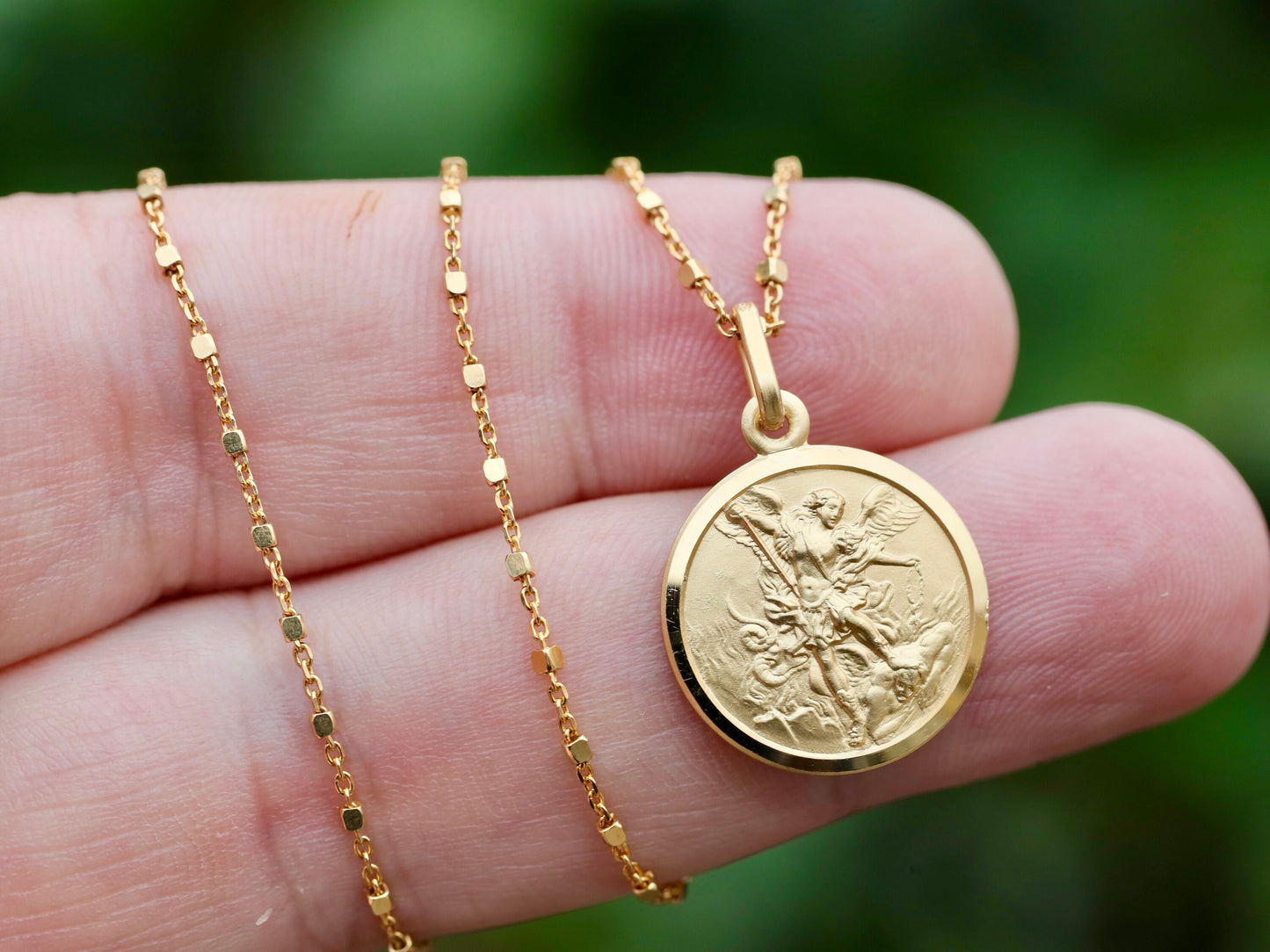 Medalla de San Miguel, medalla de plata de primera ley con baño de oro de 18k, medalla en miniatura, medalla católica, medalla para adolescente, medalla delicada, medalla redonda