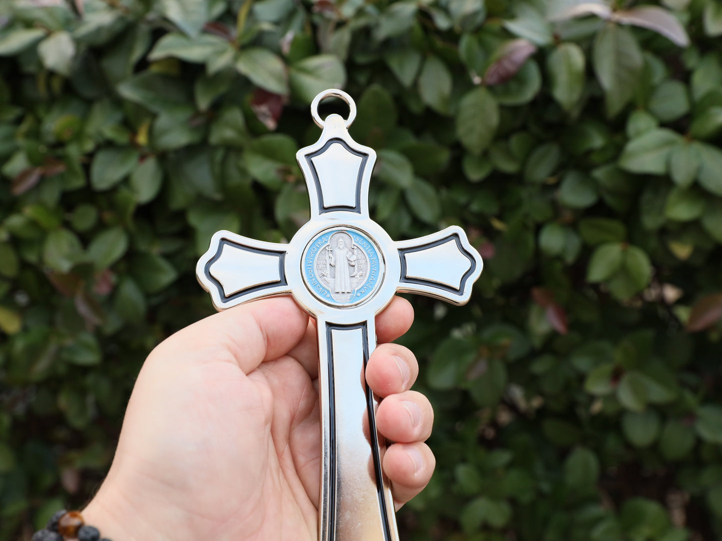 Crucifijo de pared de San Benito, crucifijo casero, cruz de protección de la casa, cruz de pared color plata, mudanza en regalo, crucifijo para sala de estar