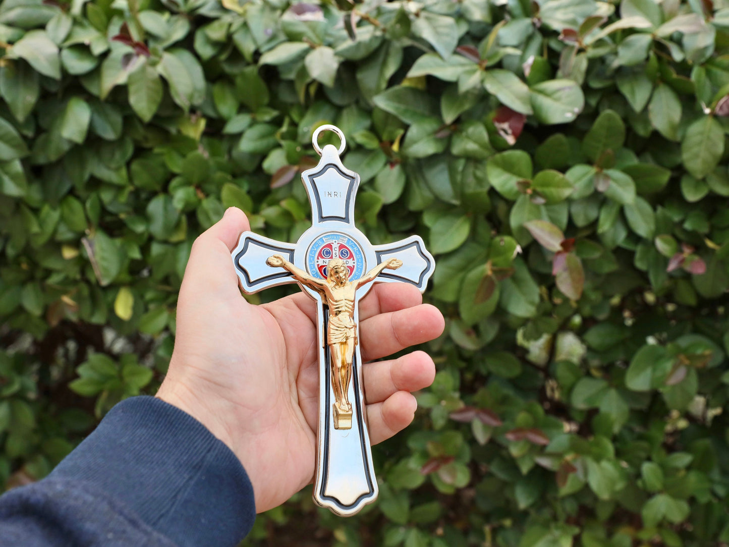 Crucifijo de pared de San Benito, crucifijo casero, cruz de protección de la casa, cruz de pared color plata, mudanza en regalo, crucifijo para sala de estar