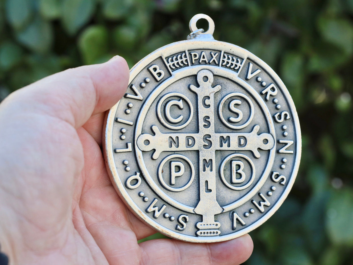 Medalla grande de San Benito, medalla cruzada de San Benito para la protección del hogar, protección contra el mal, medalla católica, medalla cruzada sobre la puerta de entrada