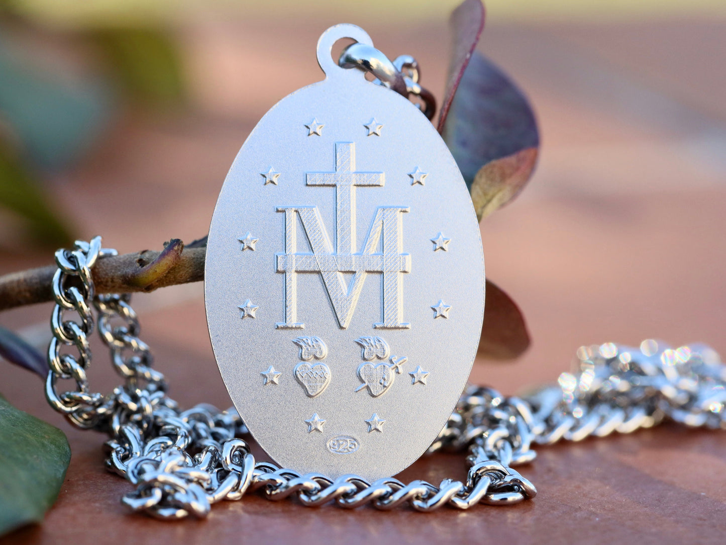 Encanto del collar de la Medalla Milagrosa de plata de ley, collar de la Medalla Milagrosa unisex de alta calidad, colgante de encanto de Nuestra Señora de Gracia presentado en oro