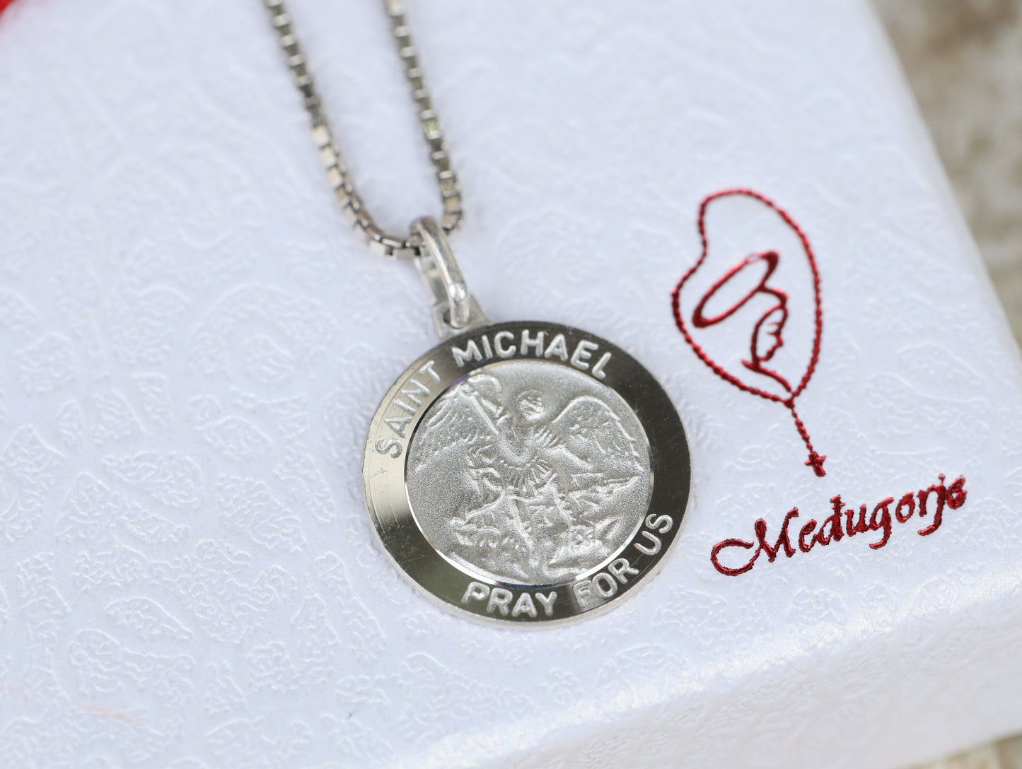 Medalla de San Miguel, plata de ley 925, medalla sin empañamiento, medalla del arcángel Miguel, medalla católica devocional, medalla redonda de 18 mm para hombre