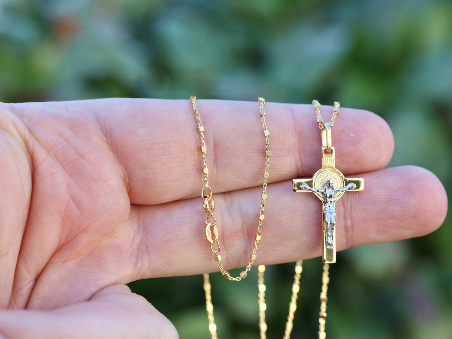 Cruz de San Benito, plata de ley 925 chapada en oro, cruz delicada para adolescentes, collar de cruz estilo miniatura, cruz de San Benito con alto detalle