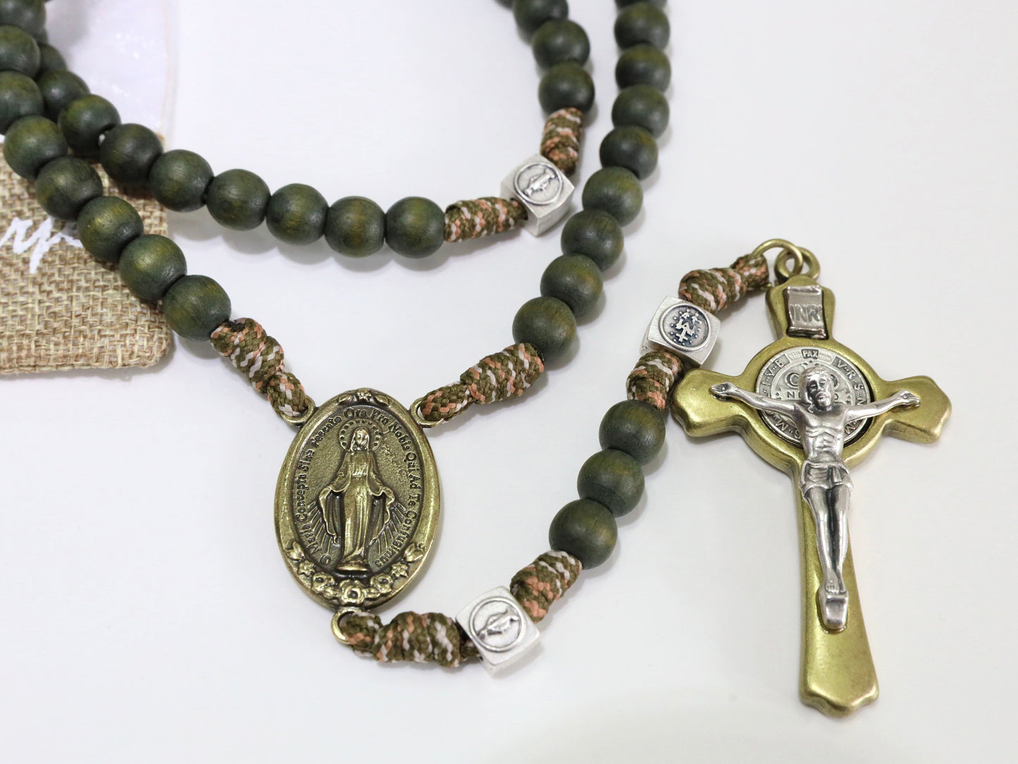 Rosario paracord para hombre, rosario de San Benito y Medalla Milagrosa, rosario verde militar resistente, rosario de cuerda táctica, rosario de crucifijo grande