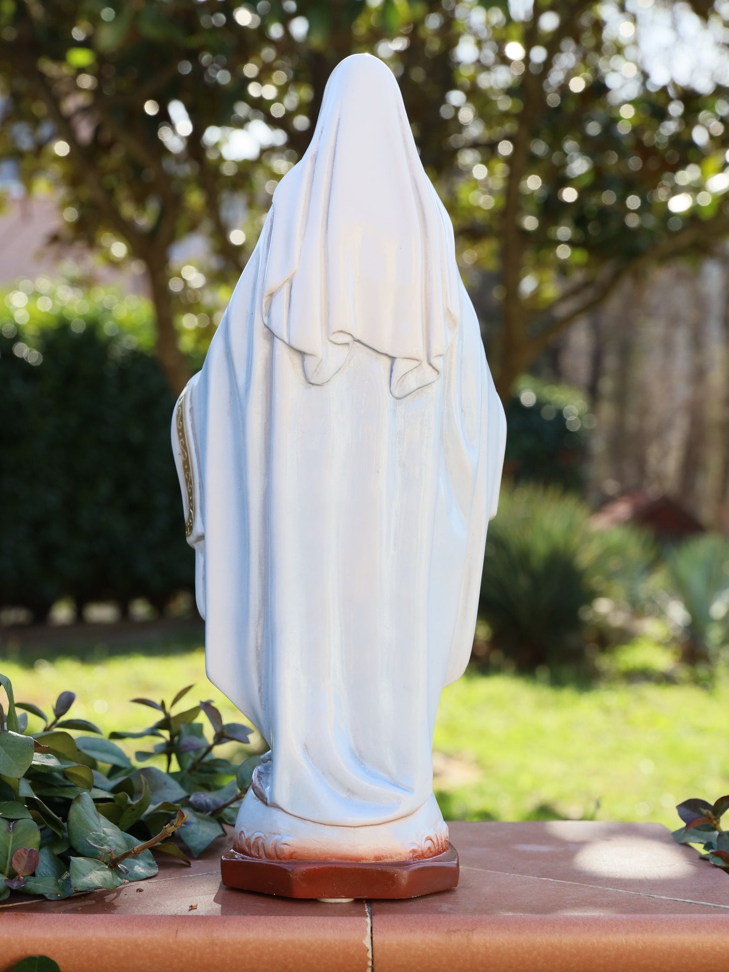Estatua de Nuestra Señora de Gracia en polvo de mármol sólido, estatua de la Virgen María de 40 cm, estatua de jardín de 15,7 pulgadas de Nuestra Señora, estatua católica del altar del hogar