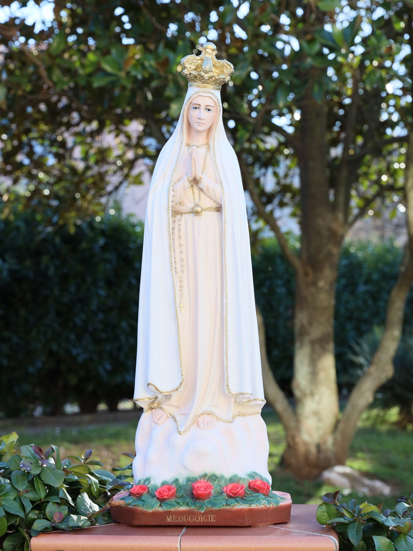 Estatua de Nuestra Señora de Fátima, estatua de la Virgen María de 60 cm, estatua de Nuestra Señora con rosas, estatua del altar del hogar, estatua de jardín en polvo de mármol