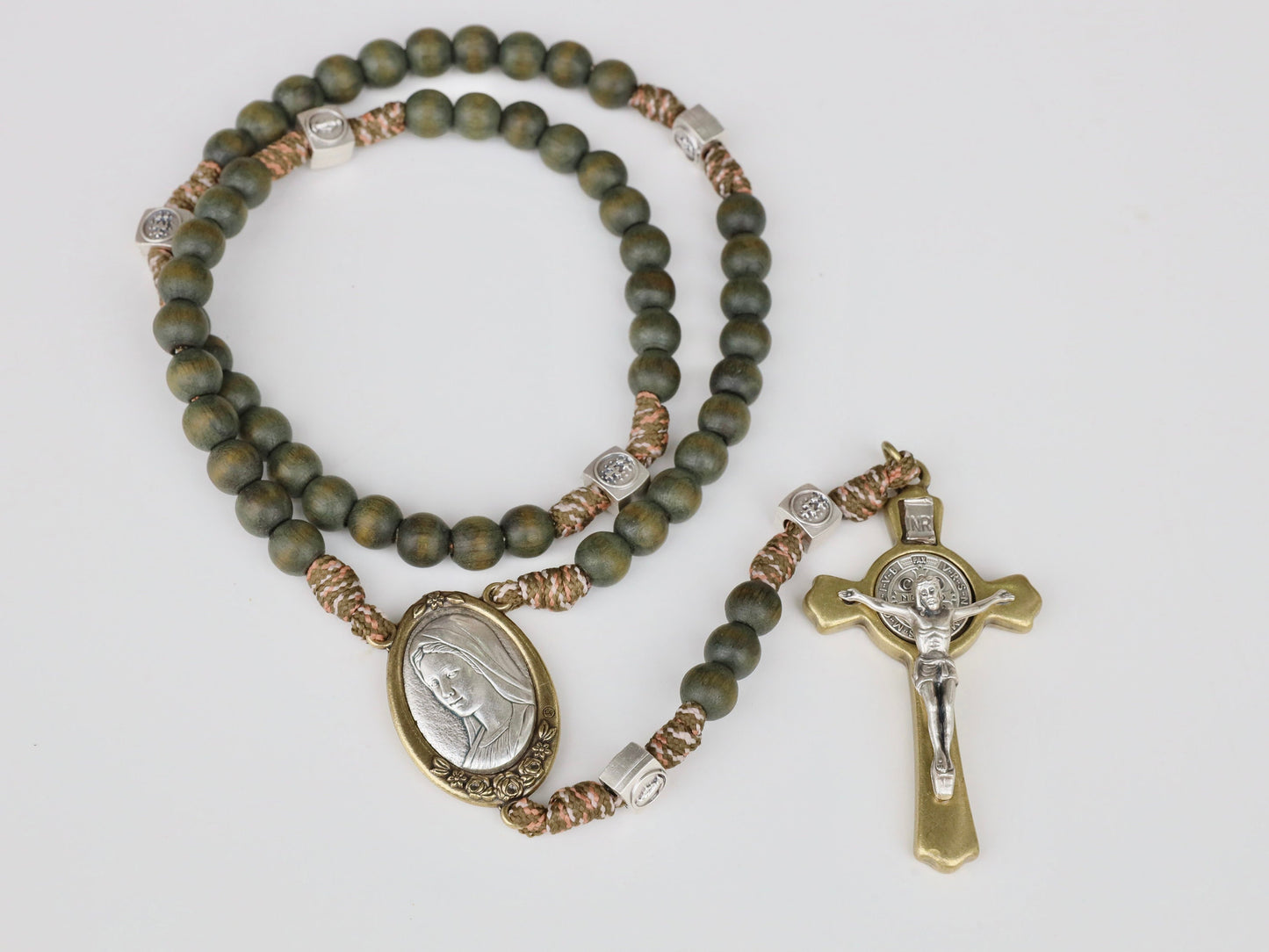 Rosario paracord hecho a mano, rosario de madera para hombre, rosario grande de San Benito, rosario verde militar, rosario Reina de la Paz y Misericordia Divina