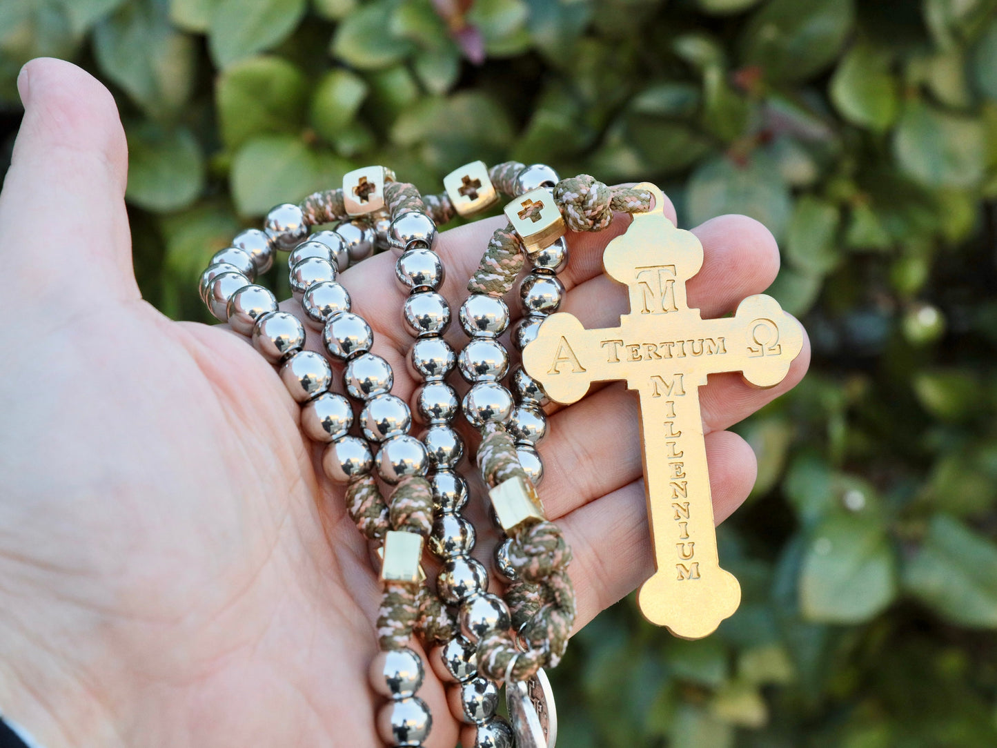 Rosario crucifijo de la Santísima Trinidad, cuentas de rosario paracord, rosario de acero inoxidable para hombre, cuentas de rosario de alta resistencia, grandes cuentas de rosario católico