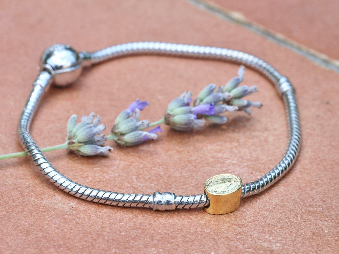 Medalla Milagrosa, encanto compatible con Pandora, encanto de pulsera, encanto católico, encanto chapado en oro, plata de ley 925, encanto de Nuestra Señora de Gracia