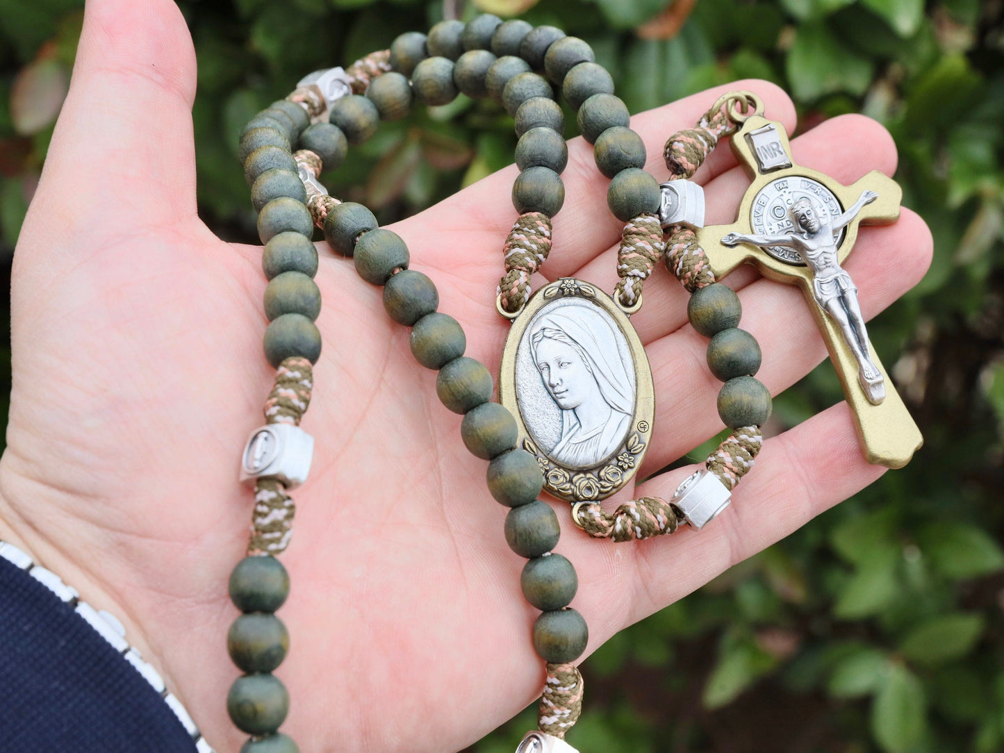 Rosario paracord hecho a mano, rosario de madera para hombre, rosario grande de San Benito, rosario verde militar, rosario Reina de la Paz y Misericordia Divina