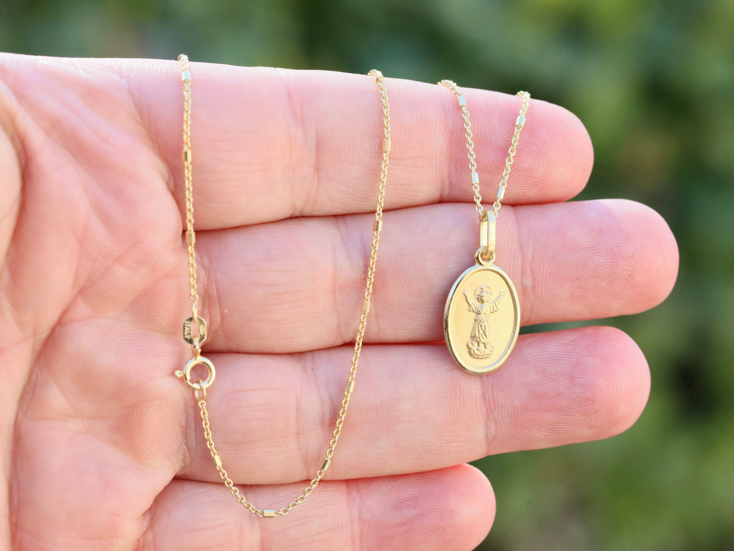 Medalla Divino Nino, medalla Divino niño, plata de primera ley 925 chapada en oro de 18k, medalla devocional católica, medalla pequeña para adolescente