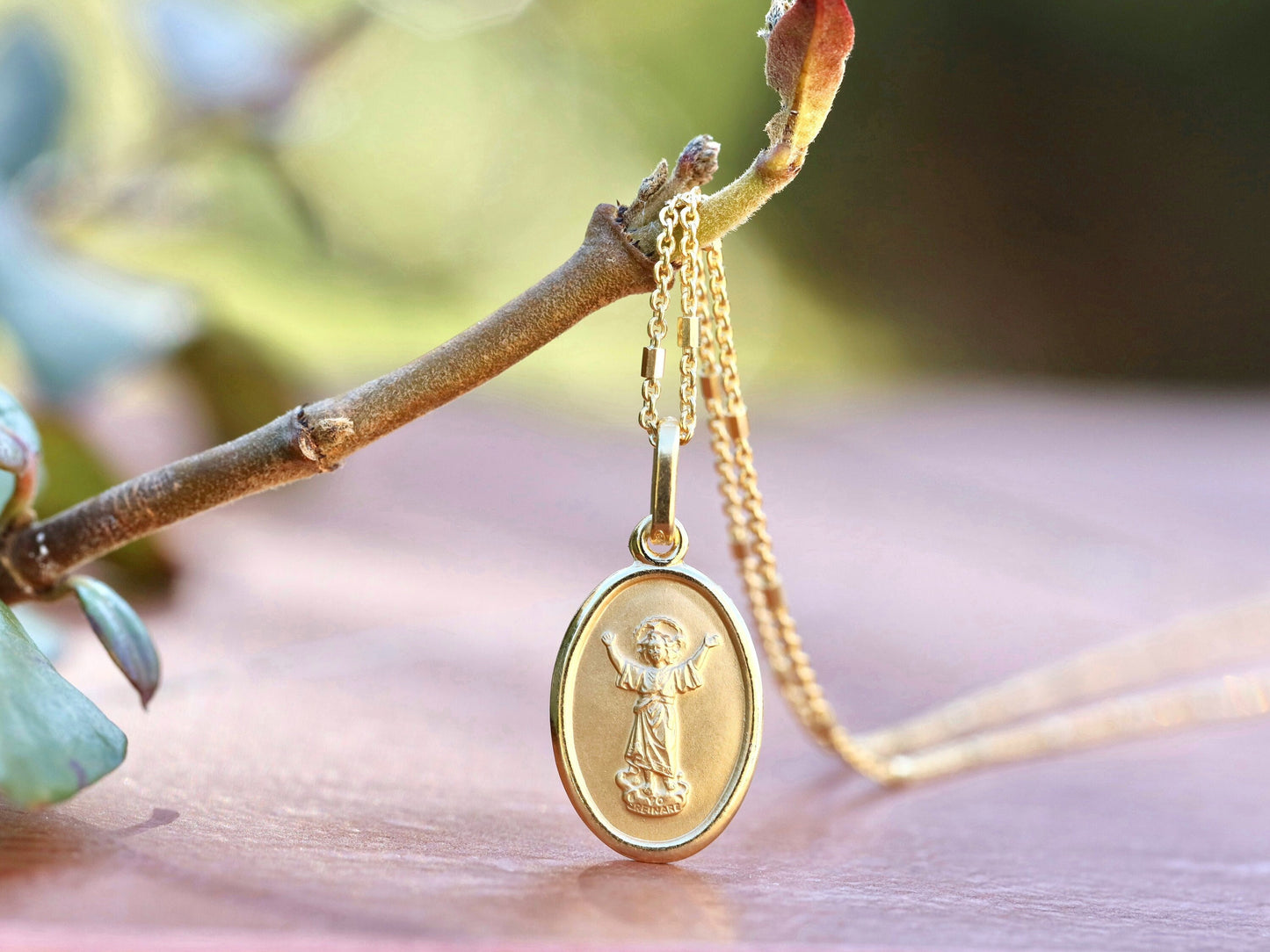 Medalla Divino Nino, medalla Divino niño, plata de primera ley 925 chapada en oro de 18k, medalla devocional católica, medalla pequeña para adolescente