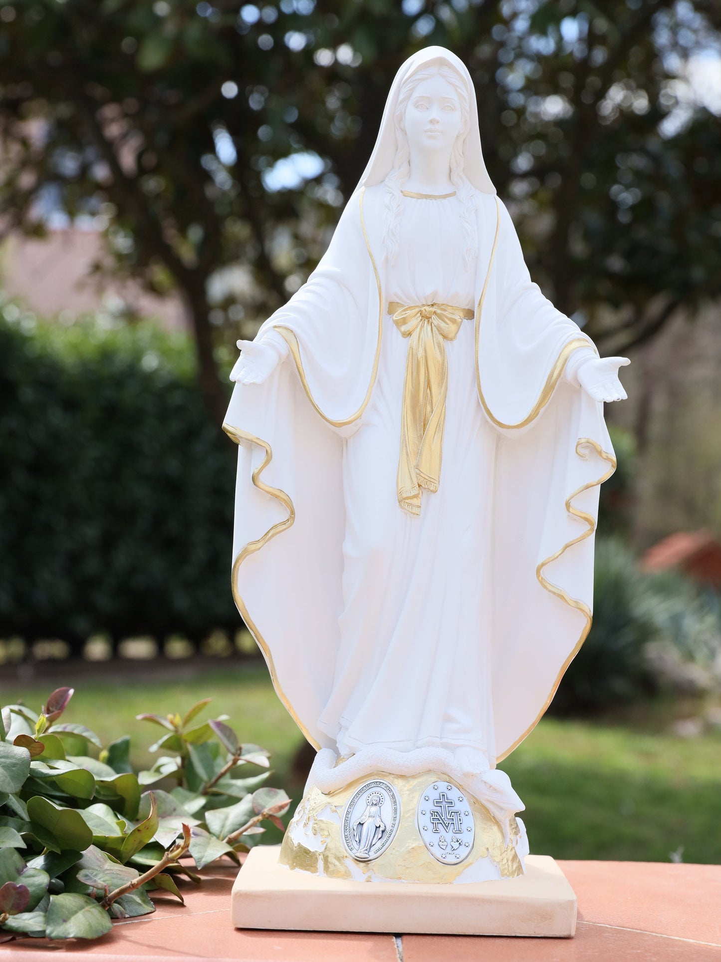 Nuestra Señora de la Meda Milagrosa, estatua de la Virgen María de 40 cm, estatua del altar del hogar, estatua de la Virgen María con Medalla Milagrosa, estatua de polvo de mármol
