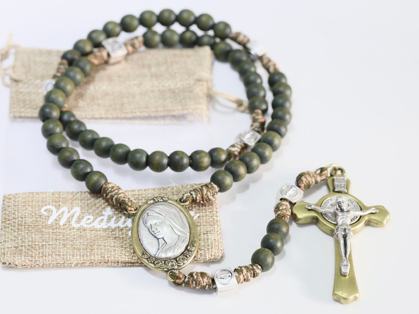 Rosario paracord hecho a mano, rosario de madera para hombre, rosario grande de San Benito, rosario verde militar, rosario Reina de la Paz y Misericordia Divina