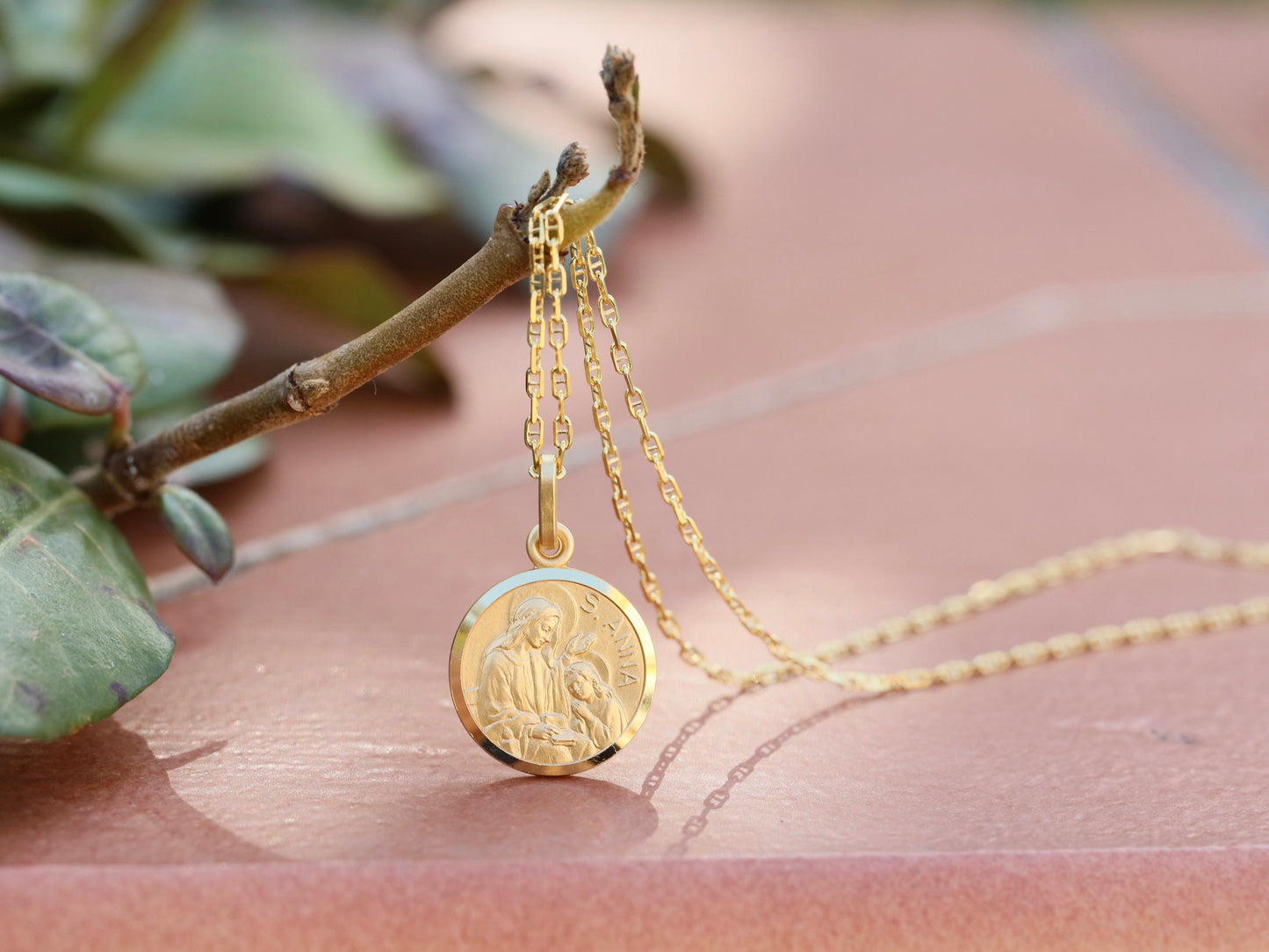 Medalla de Santa Ana, colgante de la madre de la Virgen María, plata de ley 925, colgante de santo católico, medalla de santo de la fertilidad, devoción a la fertilidad para las mujeres