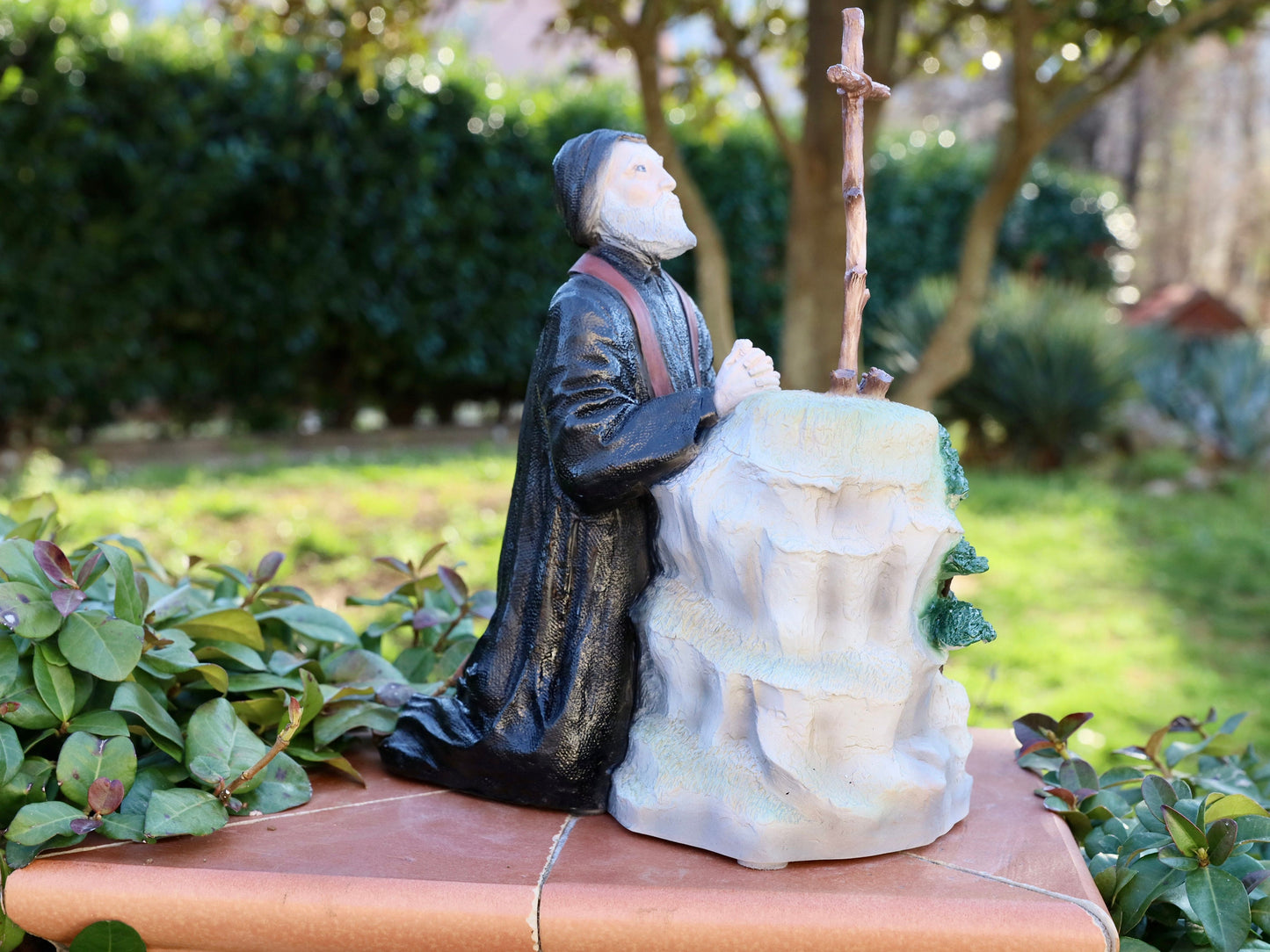Estatua de San Charbel, estatua del santo católico, estatua de polvo de mármol de jardín, estatua de San Charbel Makhluf, santo libanés, estatua del monje maronita