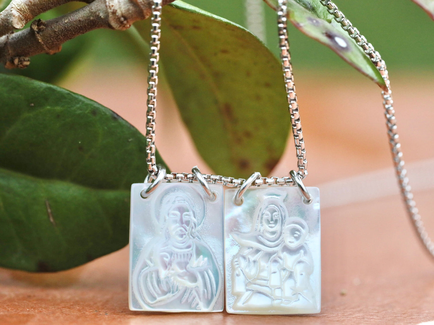 Miniatur-Skapulier-Halskette, Perlmutt-Halskette, Sterlingsilber-Skapulier, 20-Zoll-Skapulier für Frauen, Unsere Liebe Frau vom Berge Karmel und Jesus
