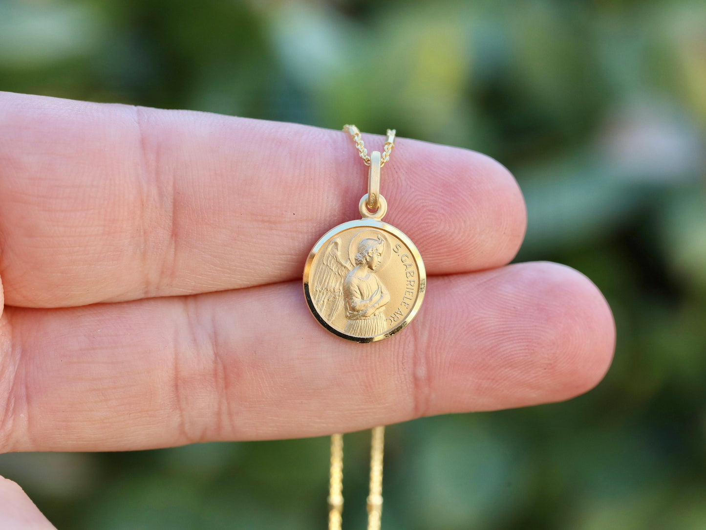 Colgante San Gabriel, medalla bañada en oro de plata de primera ley, colgante Mensajero de Dios, medalla católica Arcángel Gabriel, regalo para niño o niña