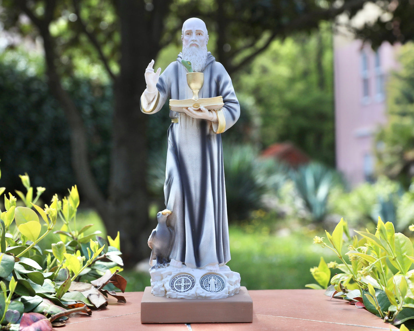 Estatua de San Benito, estatua del Santo Padre Benedicto de 30 cm, estatua con medalla de San Benito, estatua católica del altar del hogar, estatua de protección contra el mal