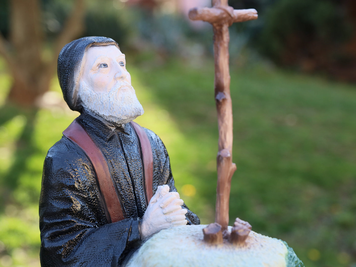 Estatua de San Charbel, estatua del santo católico, estatua de polvo de mármol de jardín, estatua de San Charbel Makhluf, santo libanés, estatua del monje maronita