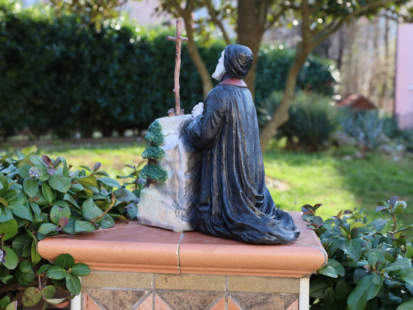 Estatua de San Charbel, estatua del santo católico, estatua de polvo de mármol de jardín, estatua de San Charbel Makhluf, santo libanés, estatua del monje maronita