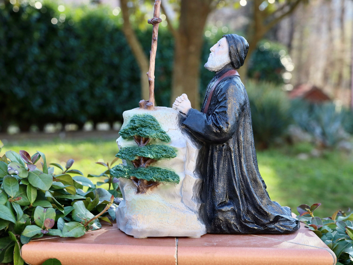 Estatua de San Charbel, estatua del santo católico, estatua de polvo de mármol de jardín, estatua de San Charbel Makhluf, santo libanés, estatua del monje maronita