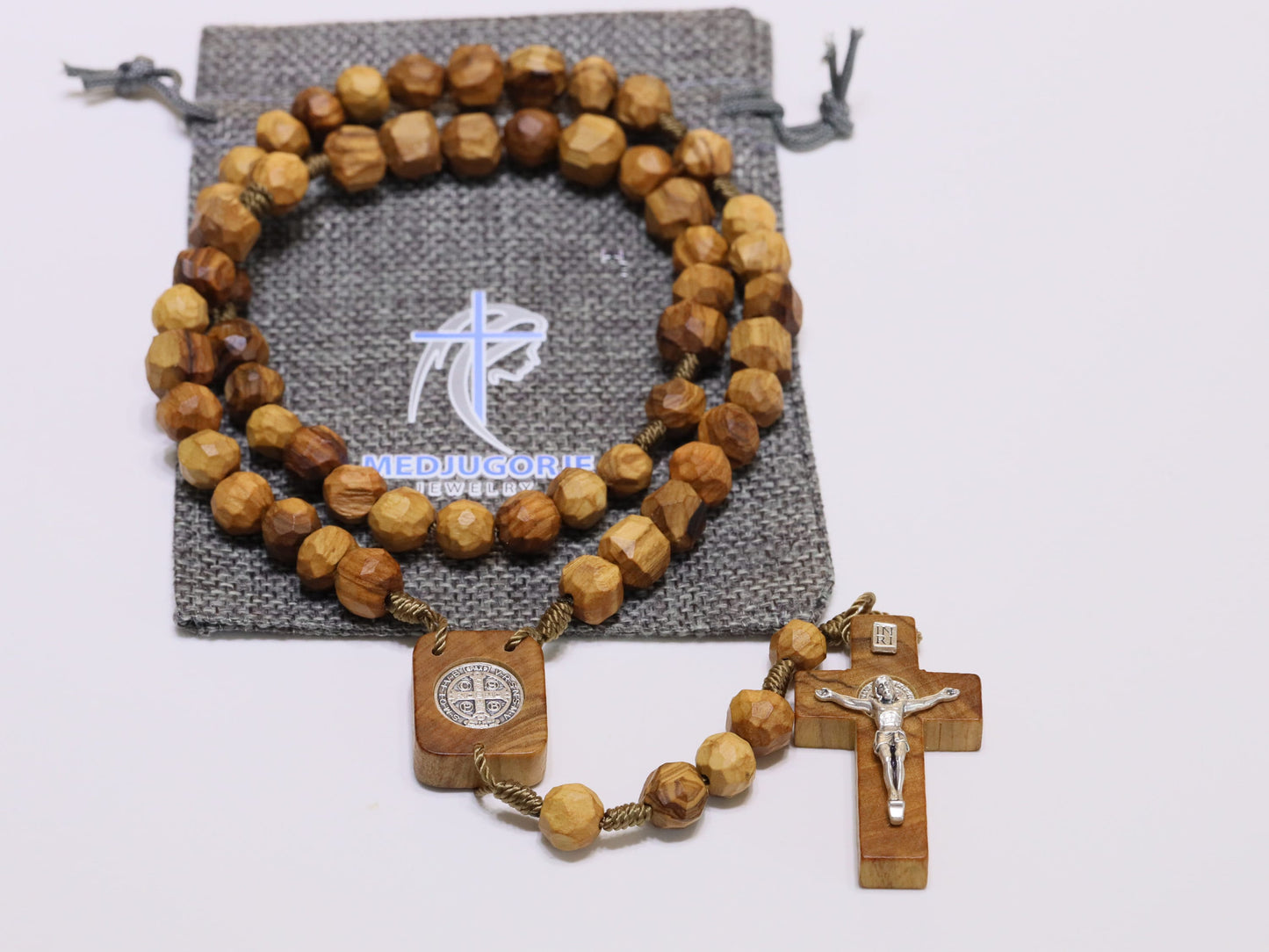 Rosario de madera de olivo, rosario robusto hecho a mano, rosario crucifijo de San Benito, cuentas de madera de olivo talladas a mano, rosario católico para hombre con bolsa